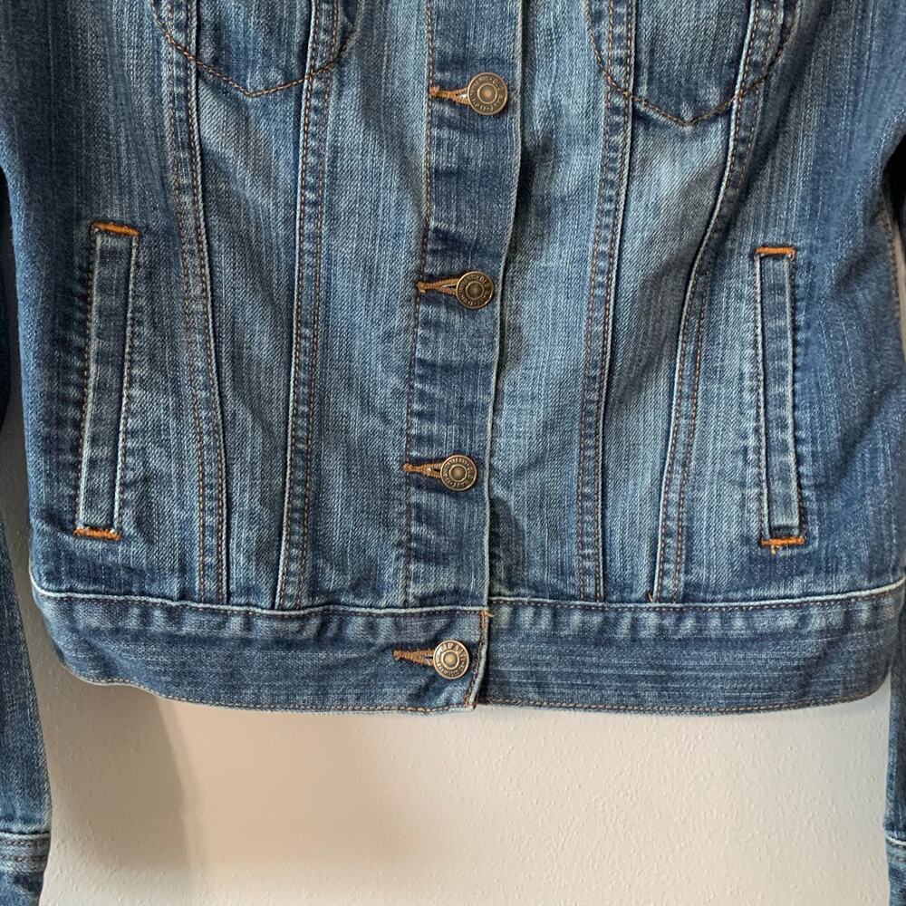 Old Navy Women's Denim Jacket Medium Wash Trucker Style Sz M - Picture 3 of 16